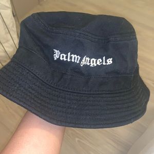 Palm angles bucket hat
